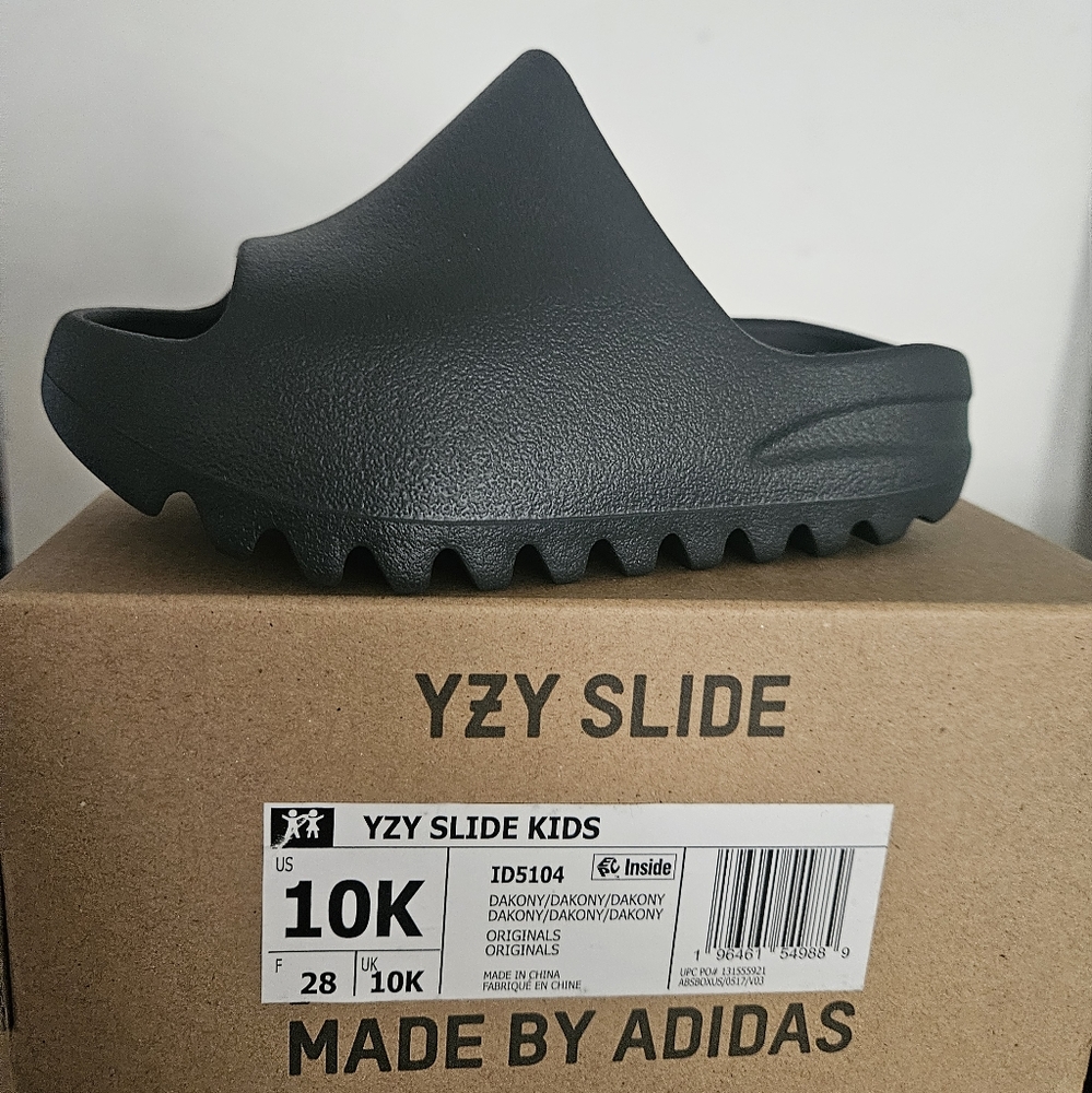 NEW Yeezy Slide Infant/Toddler Size 10k